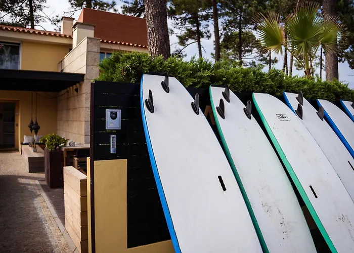 Golden Waves Surf And Yoga Lodge Furadouro